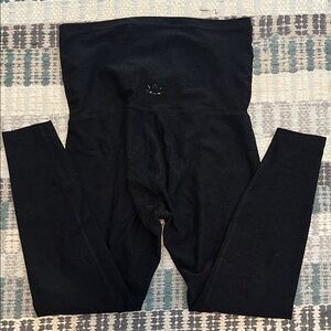 Beyond Yoga / Beyond the Bump midi maternity leggings size M